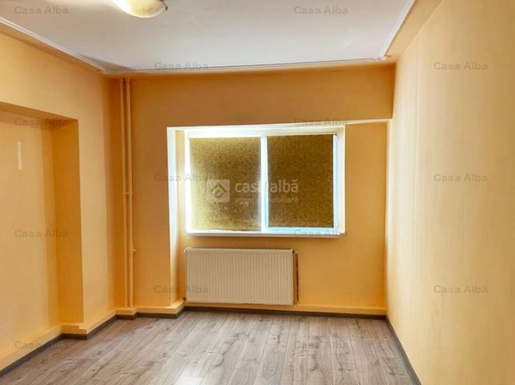 Pacurari - apartament cu 3 camere, recent renovat, nemobilat