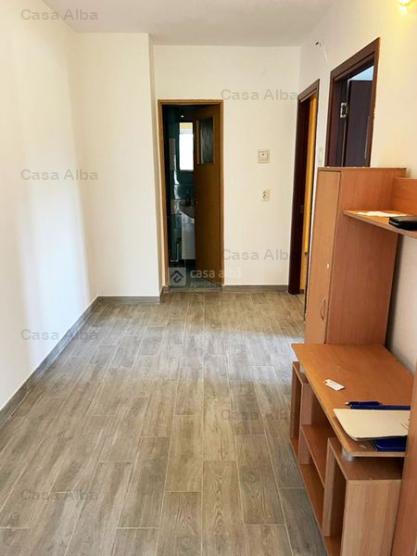 Pacurari - apartament cu 3 camere, recent renovat, nemobilat