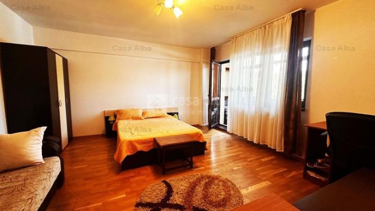 Apartament 1 camera decomandat, Podul de Fier, etaj 2