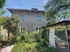 Vanzare apartament 3 camere in vila, curte proprie, zona Ana Ipatescu