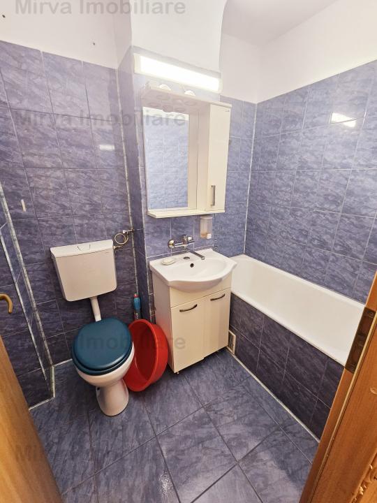 Vanzare apartament 2 camere, semidecomandat, zona Vest Marasesti