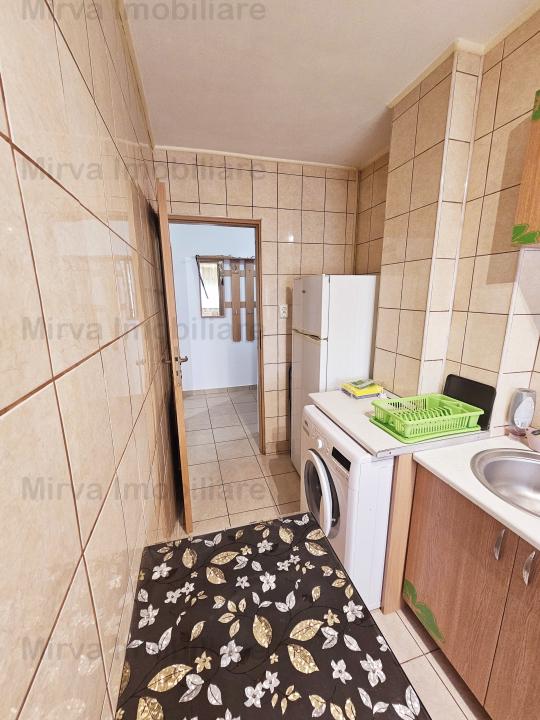 Vanzare apartament 2 camere, semidecomandat, zona Vest Marasesti