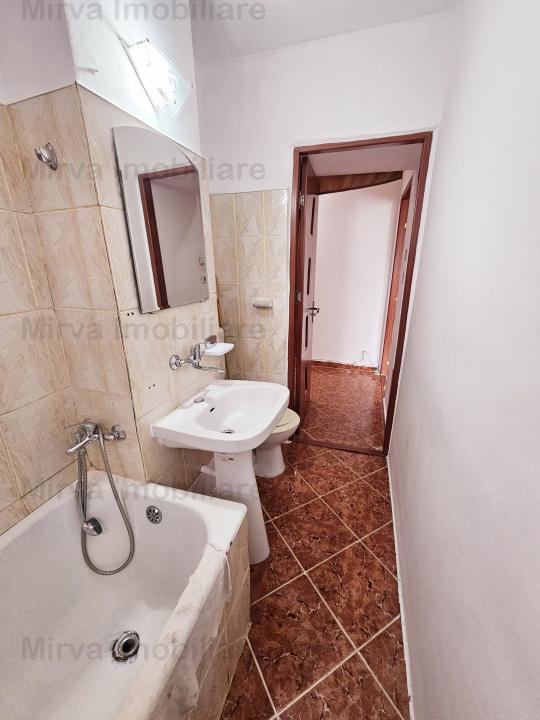 Vanzare apartament 2 camere, zona Malu Rosu