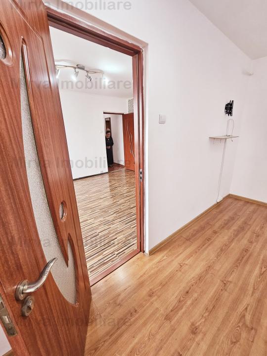 Vanzare apartament 2 camere, zona Malu Rosu