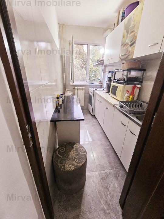 Vanzare apartament 2 camere, semi mobilat si utilat, zona Malu Rosu