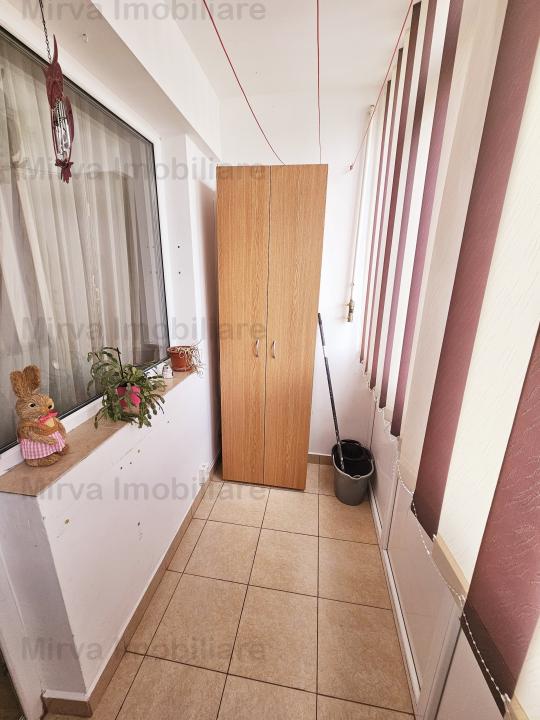 Vanzare apartament 2 camere, semidecomandat, zona Vest Marasesti