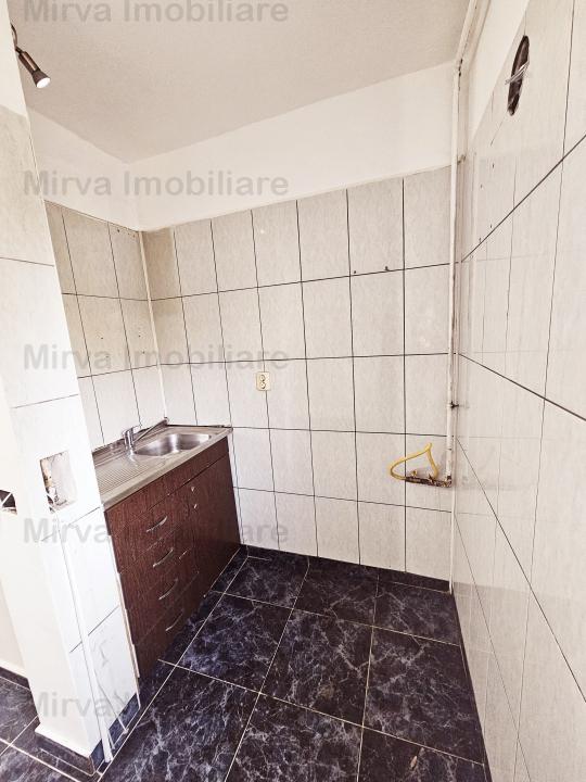 Vanzare apartament 2 camere, decomandat, zona Mihai Bravu