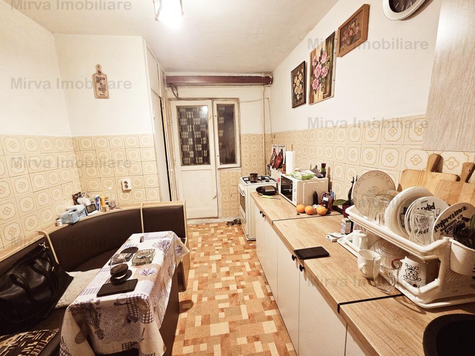 Vanzare apartament 3 camere, 2 bai, zona Republicii-Caraiman