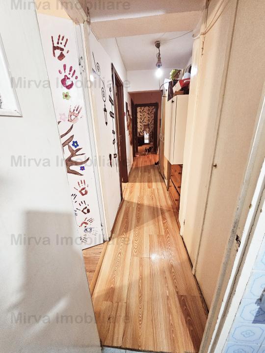 Vanzare apartament 3 camere, 2 bai, zona Republicii-Caraiman