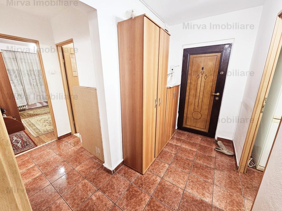 Vanzare apartament 3 camere, 2 bai, etaj 1, zona Cantacuzino