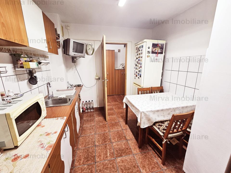 Vanzare apartament 3 camere, 2 bai, etaj 1, zona Cantacuzino