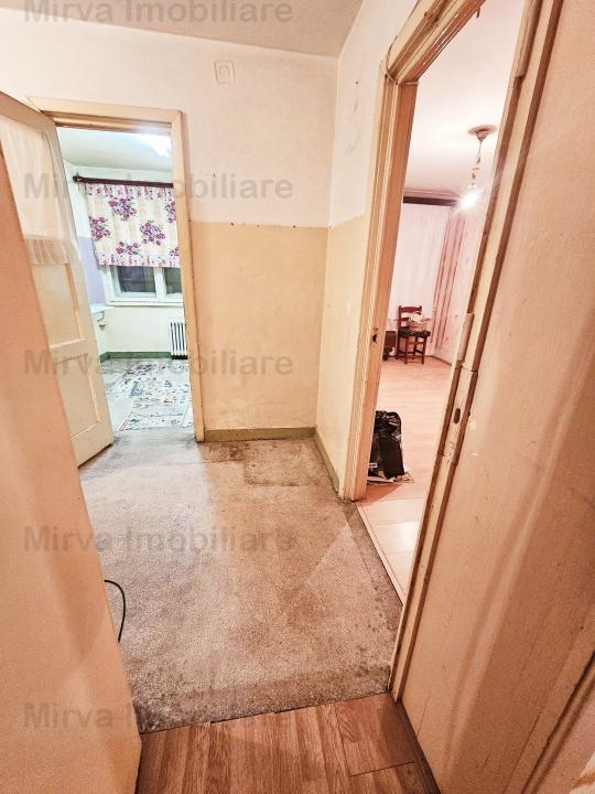 Vanzare apartament 2 camere, decomandat, cu balcon, zona Republicii