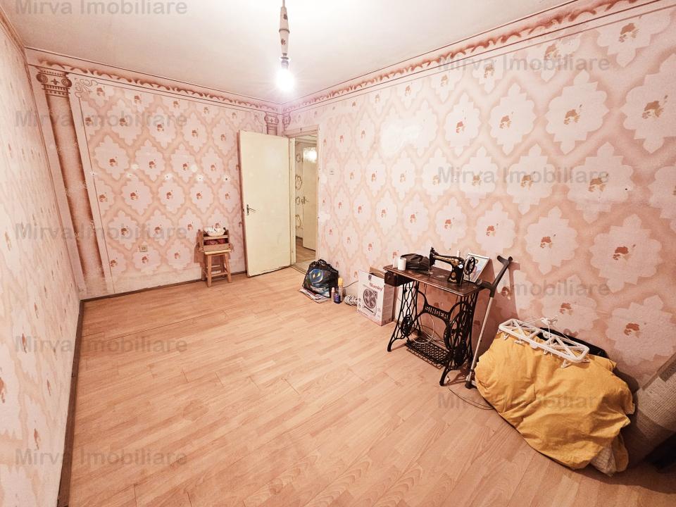 Vanzare apartament 2 camere, decomandat, cu balcon, zona Republicii