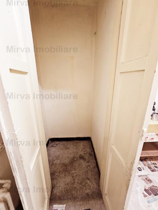 Vanzare apartament 2 camere, decomandat, cu balcon, zona Republicii