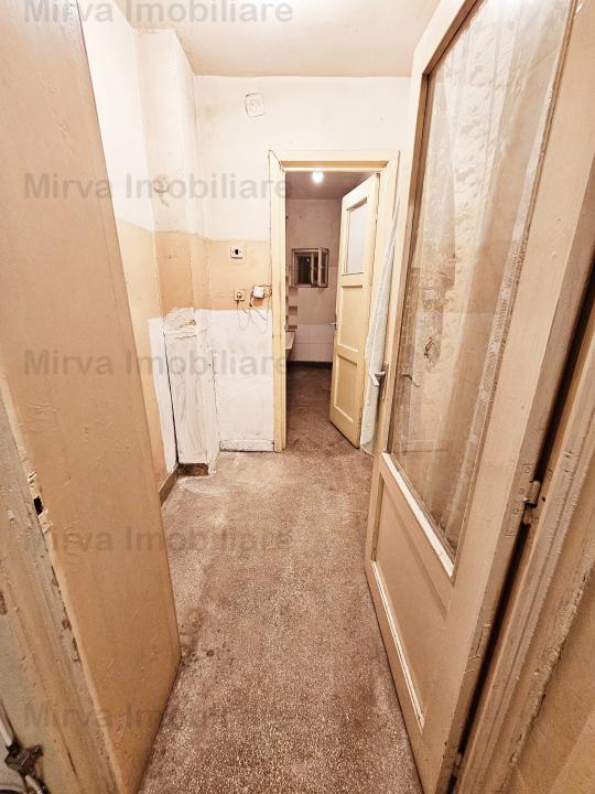 Vanzare apartament 2 camere, decomandat, cu balcon, zona Republicii