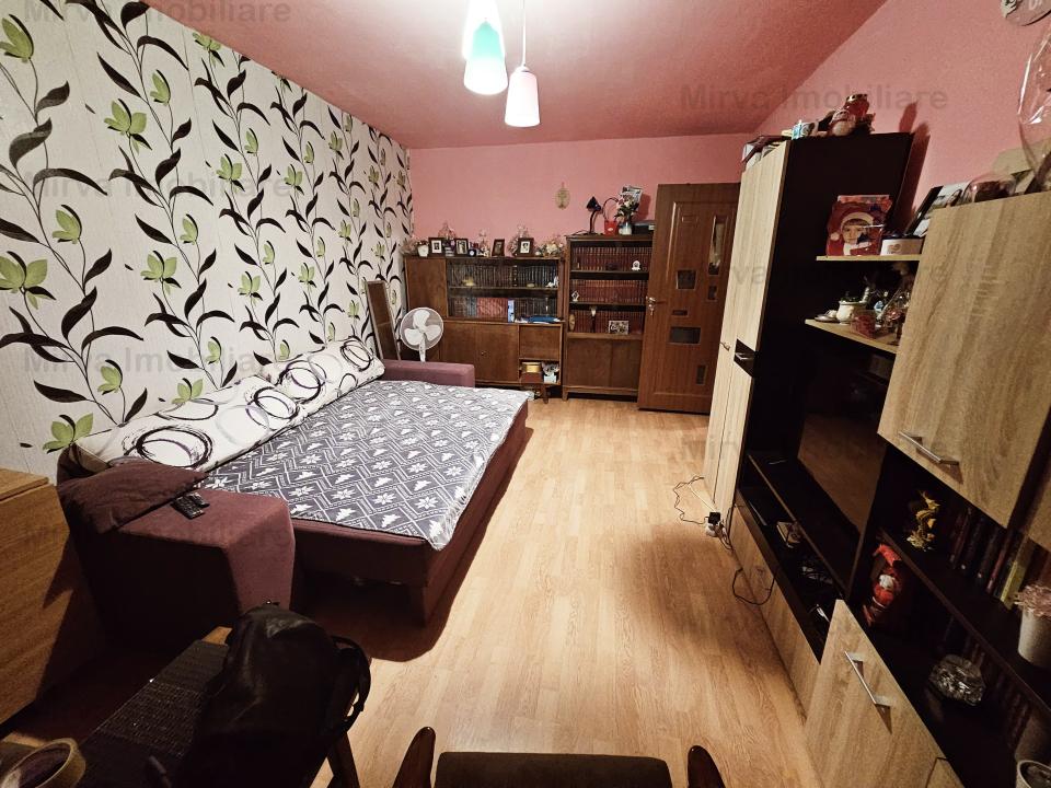 Vanzare apartament 3 camere, 2 bai, zona Republicii-Caraiman