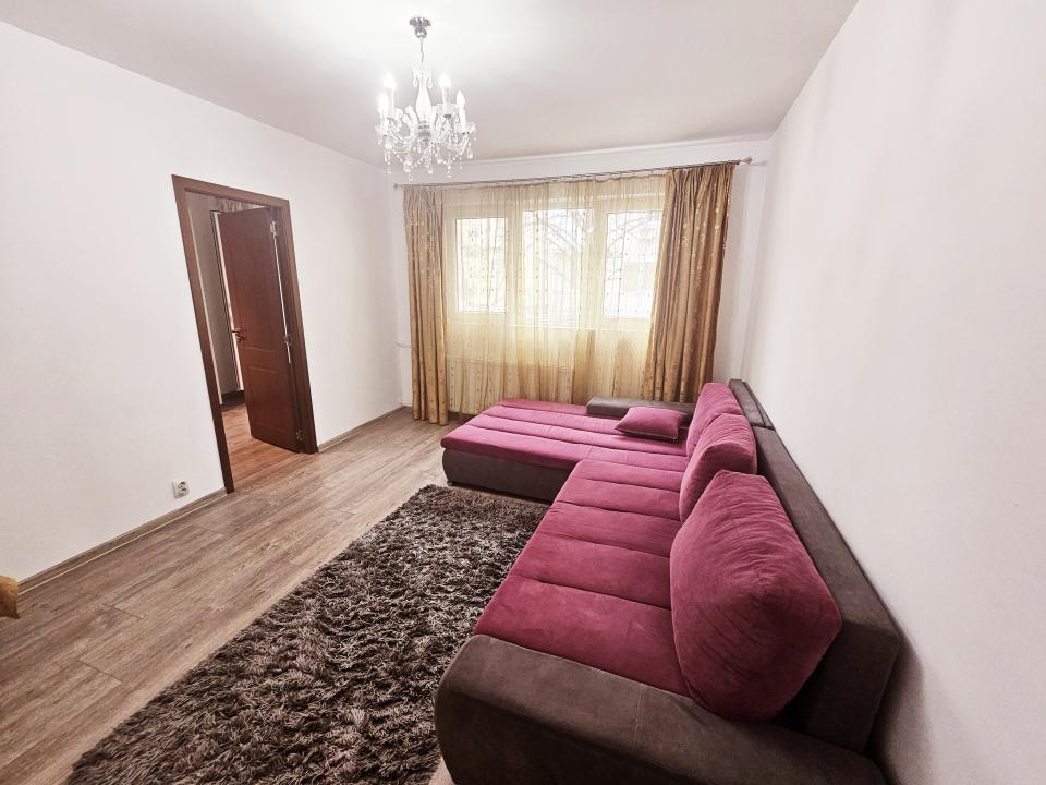 Vanzare apartament 3 camere, etajul 1, mobilat si utilat, zona Malu Rosu