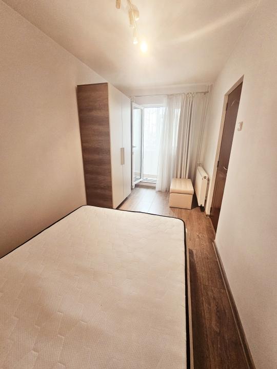 Vanzare apartament 3 camere, etajul 1, mobilat si utilat, zona Malu Rosu