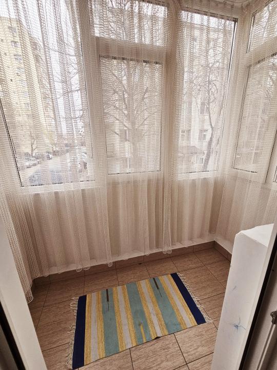 Vanzare apartament 3 camere, etajul 1, mobilat si utilat, zona Malu Rosu