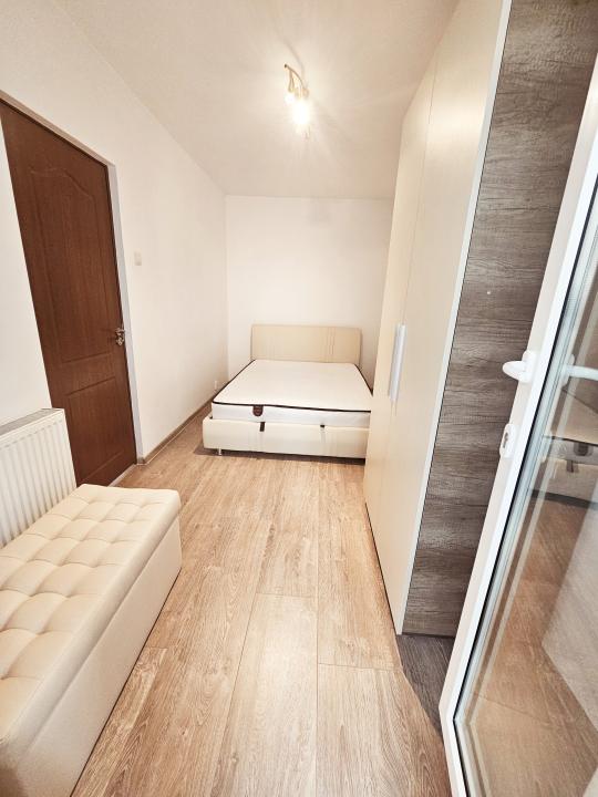 Vanzare apartament 3 camere, etajul 1, mobilat si utilat, zona Malu Rosu