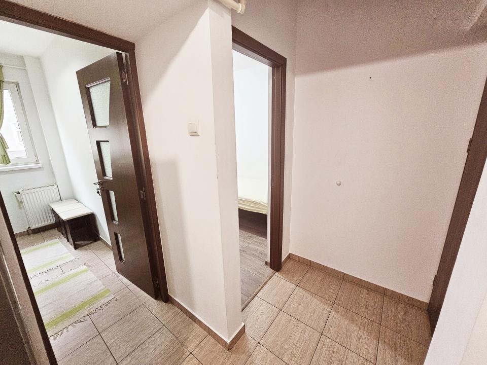 Vanzare apartament 3 camere, etajul 1, mobilat si utilat, zona Malu Rosu