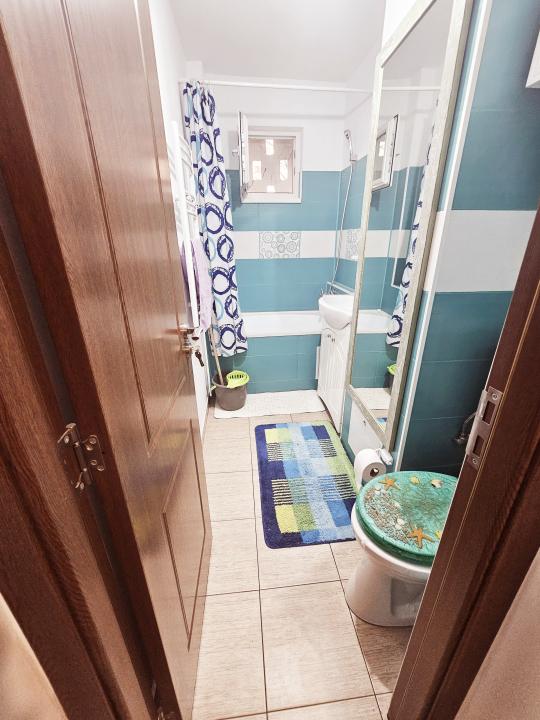 Vanzare apartament 3 camere, etajul 1, mobilat si utilat, zona Malu Rosu