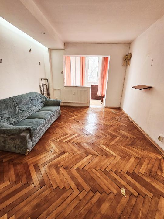 Vanzare apartament 2 camere, etaj 2, necesita renovare, zona Nord