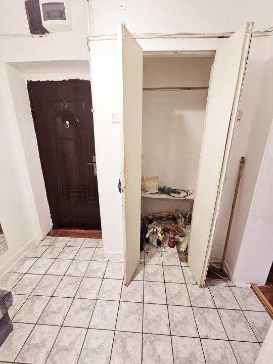 Vanzare apartament 2 camere, etaj 2, necesita renovare, zona Nord