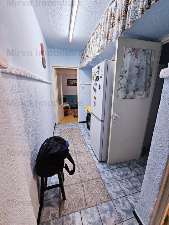 Vanzare apartament 3 camere, semi-mobilat, zona Vest