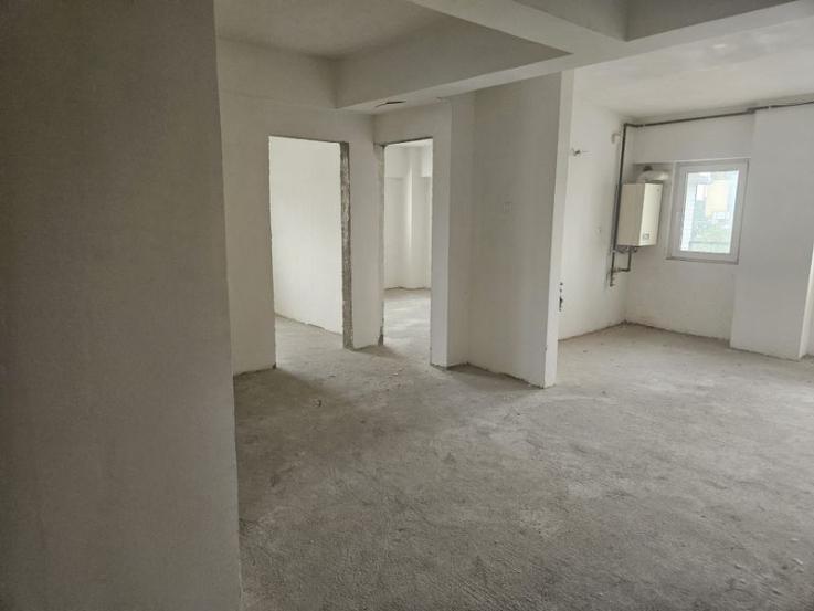 Vând apartament semifinisat în Prundu - etaj 6, bloc nou cu lift