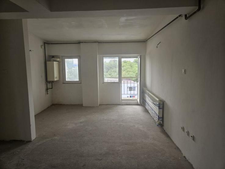 Vând apartament semifinisat în Prundu - etaj 6, bloc nou cu lift