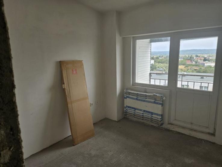 Vând apartament semifinisat în Prundu - etaj 6, bloc nou cu lift