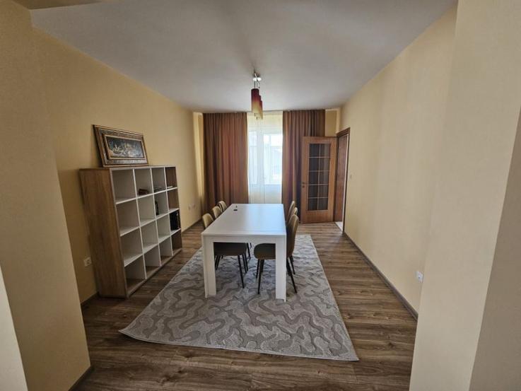 Inchiriere apartament spatios, bloc nou, garaj, Craiovei