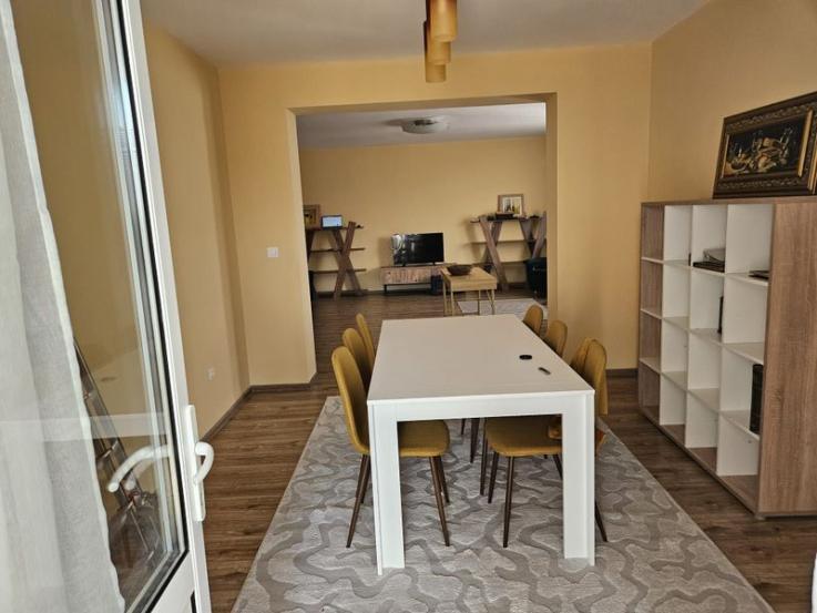 Inchiriere apartament spatios, bloc nou, garaj, Craiovei