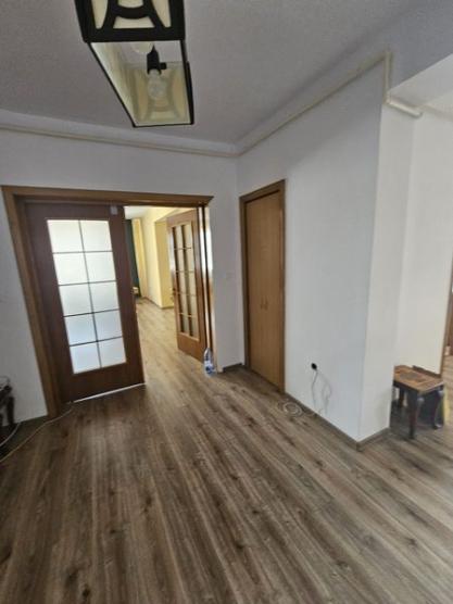 Inchiriere apartament spatios, bloc nou, garaj, Craiovei