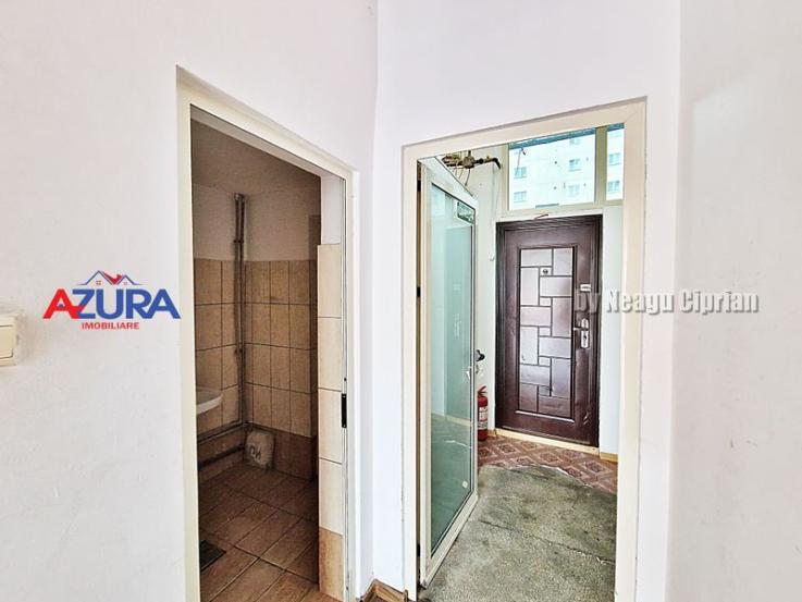 AZURA Imobiliare - Spatiu Comercial Stradal Pitesti, Vitrina Mare