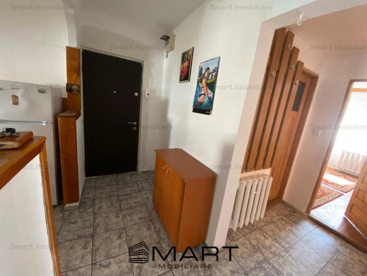 Apartament 3 camere, 2 bai, 2 balcoane si pivnita, et. 2/4 decomandat