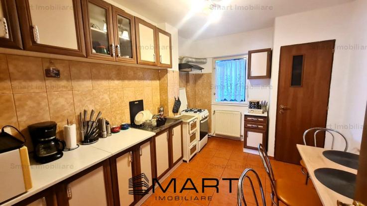 Apartament 3 camere 66mp zona Vasile Aaron