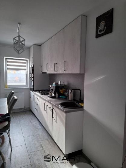 Apartament renovat, 3 camere, complet mobilat – Vasile Aaron, Sibiu cu balcon