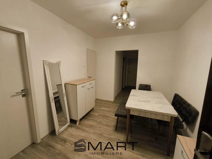 Apartament 3 camere zona Vasile Aaron 