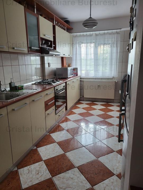 Inchiriez apartament cu 3 camere in zona Mall Sun Plaza