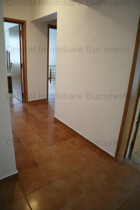 Inchiriez apartament 4 camere, zona Unirii, aproape de metrou