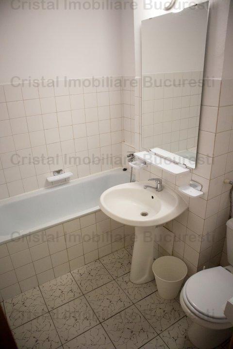 Inchiriez apartament 4 camere, zona Unirii, aproape de metrou