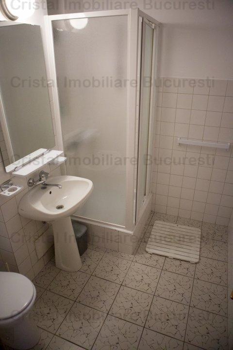 Inchiriez apartament 4 camere, zona Unirii, aproape de metrou