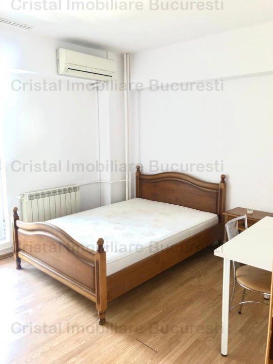 Inchiriez apartament 4 camere, zona Unirii, aproape de metrou