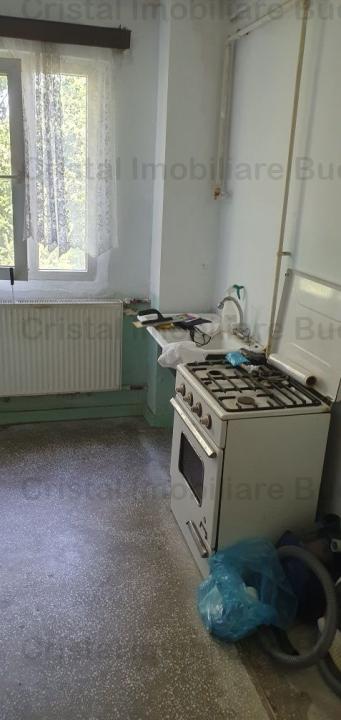 Apartament 3 camere, zona Brancoveanu, Covasna. Cu teava gaze Centrala in bucatarie. 