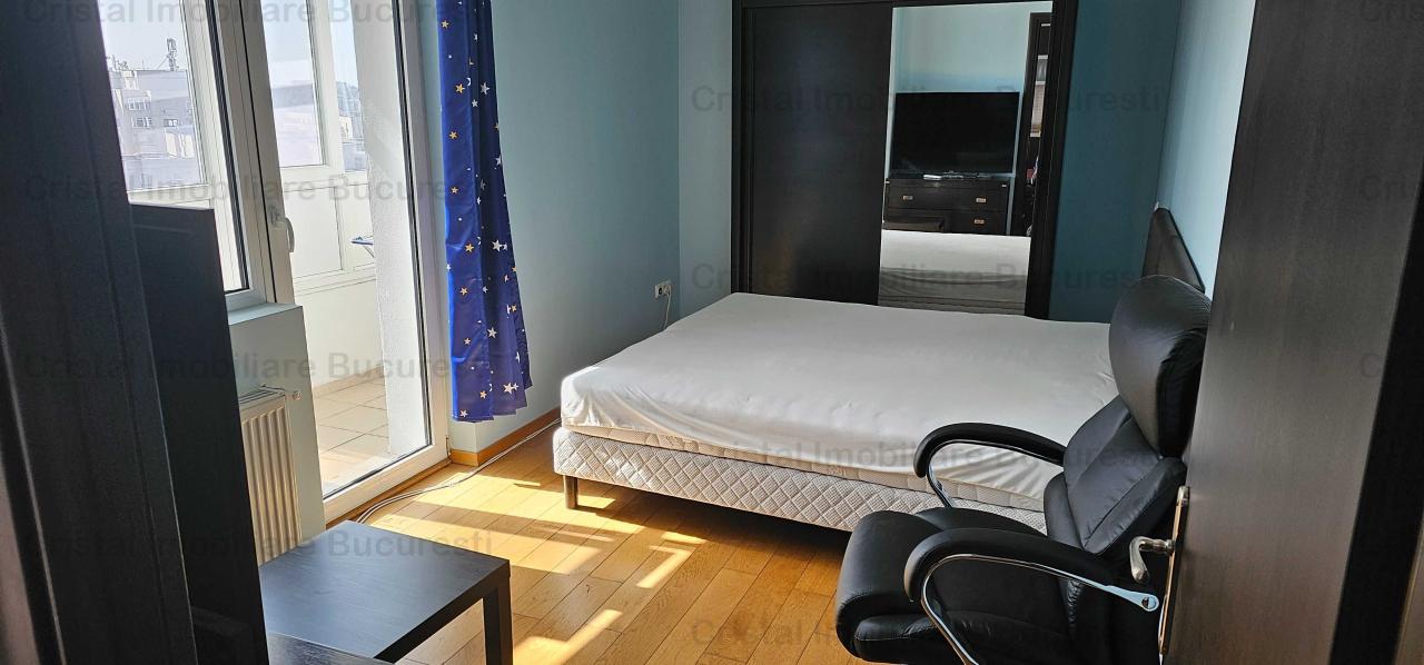 Vand apartamenrt 3 camere zona Nerva Traian