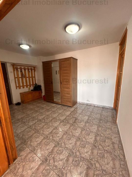 Inchiriez apartament 3 camere, zona Piata Alba Iulia