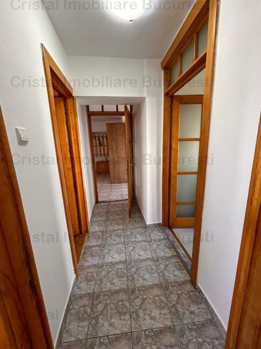 Inchiriez apartament 3 camere, zona Piata Alba Iulia