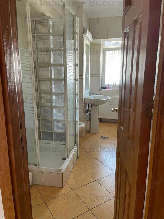 Vand apartament 3 camere zona Decebal